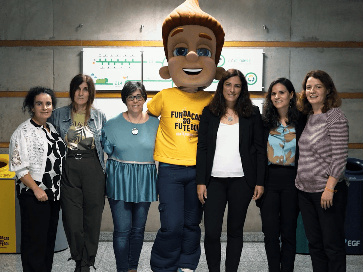 Fundação do Futebol renova parceria com a EGF