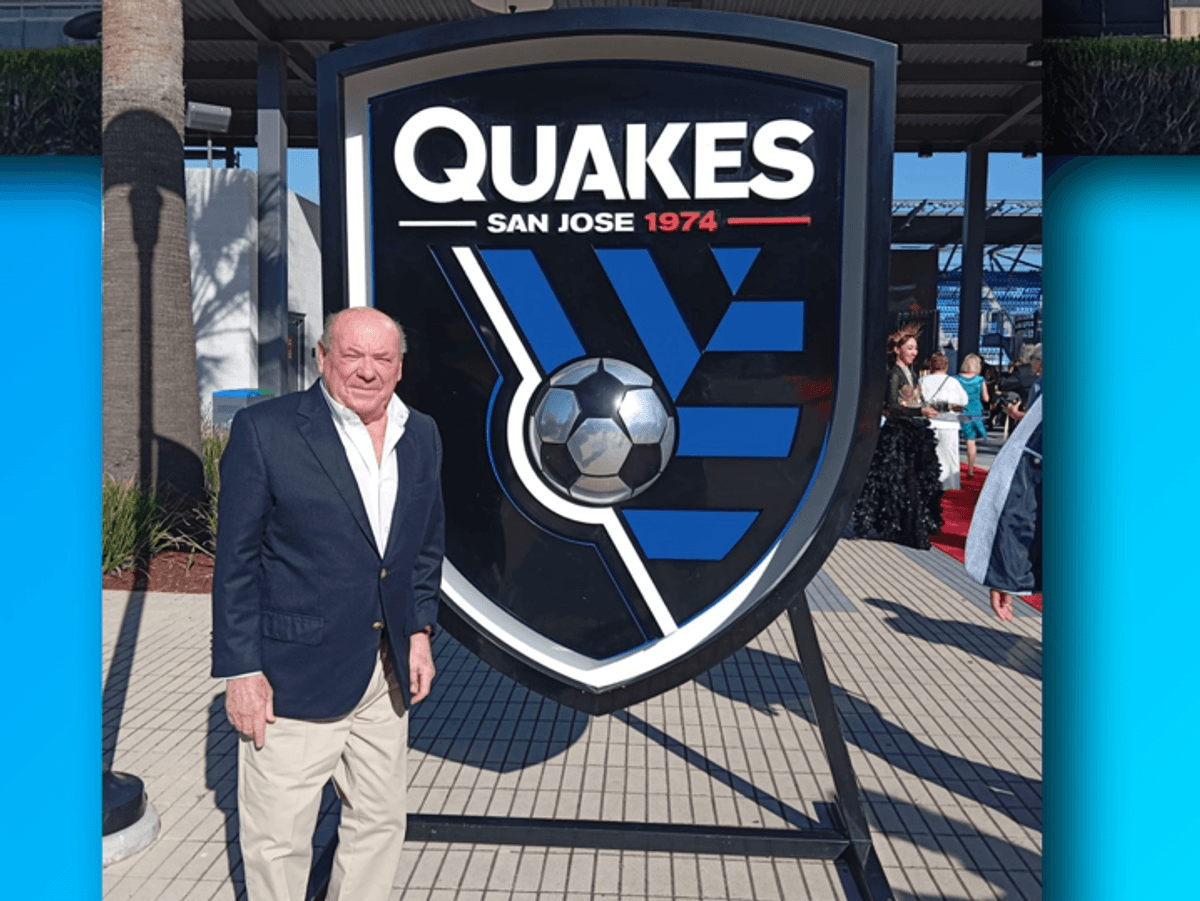 António Simões homenageado pelo San Jose Earthquakes 