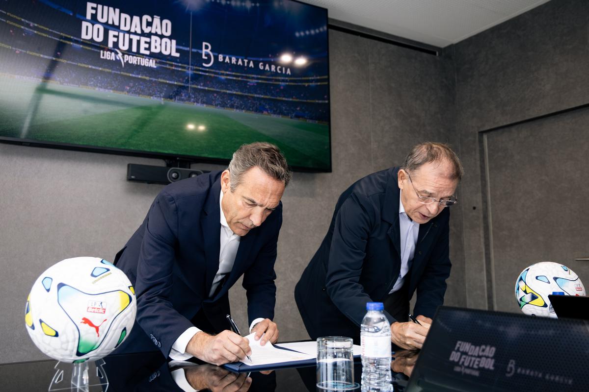 Fundação do Futebol e Barata Garcia unem-se no projeto “Esta Bata Tem Poderes”