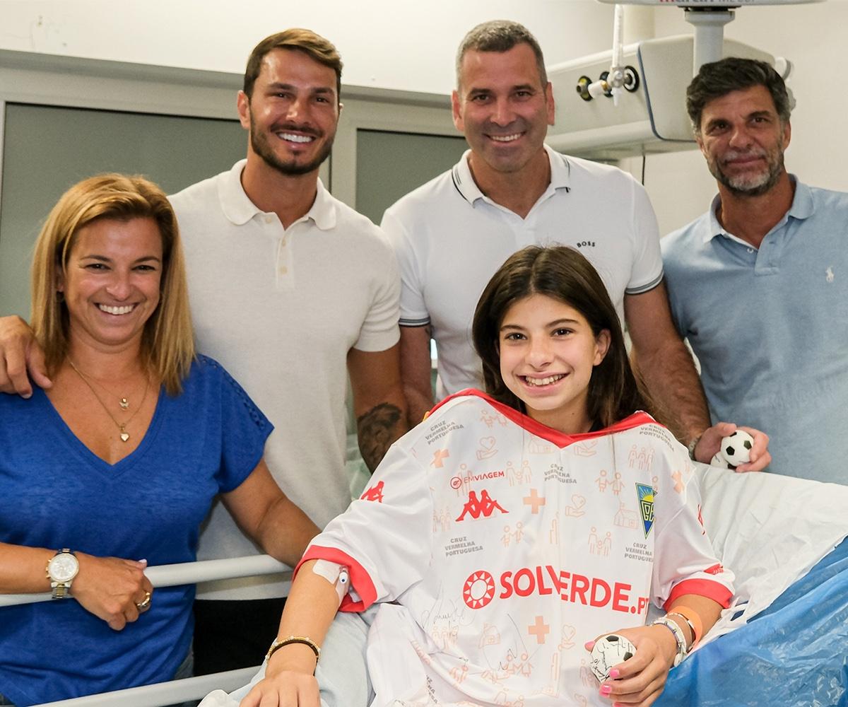 “Esta Bata Tem Poderes” levou a magia do futebol ao Hospital de S. Francisco Xavier