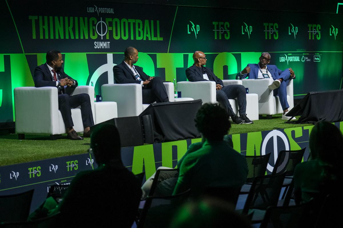 “Os nossos avós foram escravos, os nossos pais arranjaram emprego e nós, hoje, palestramos no maior evento de Futebol da Europa”