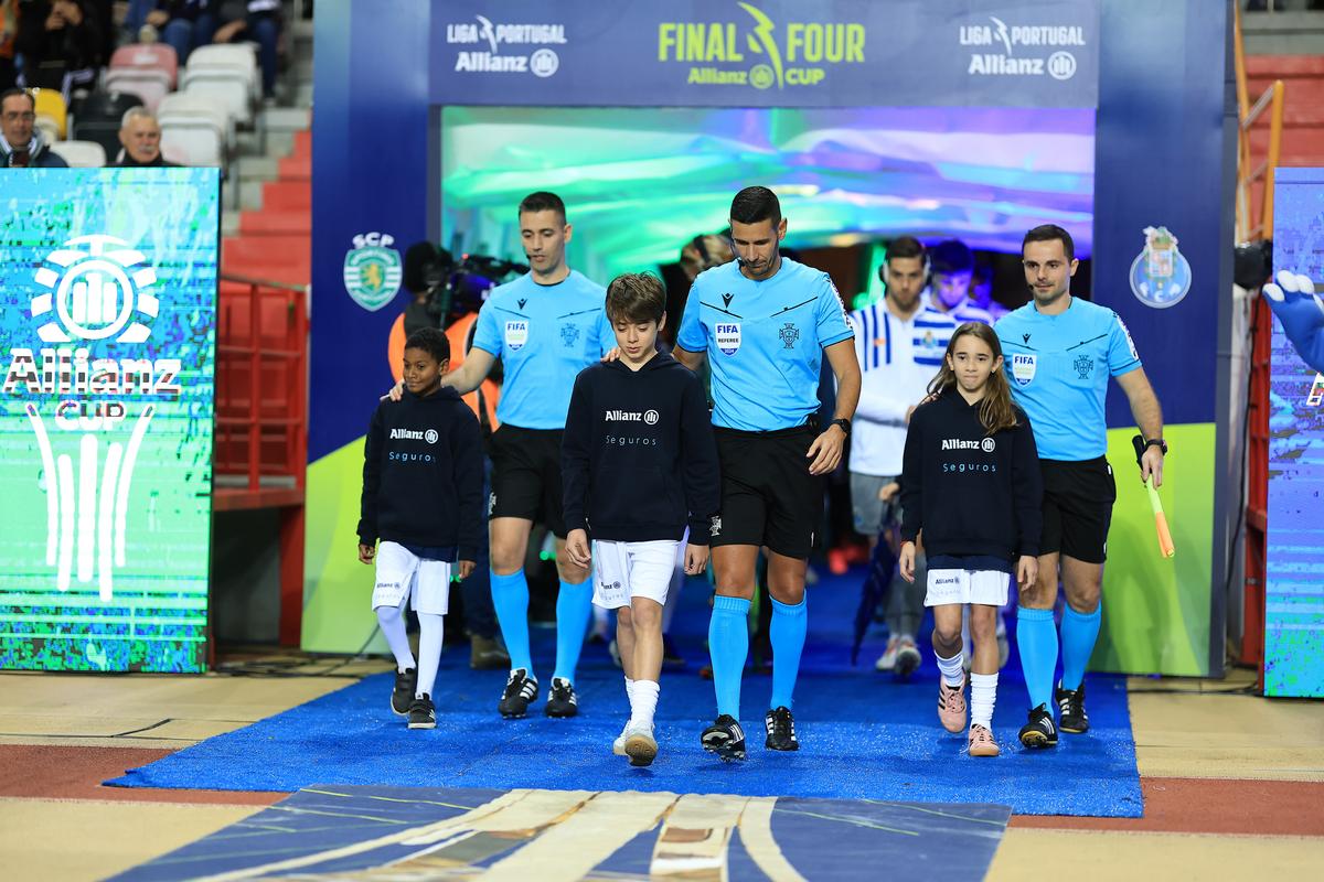 Allianz CUP: crianças com autismo acompanham Sporting CP e FC Porto na entrada em campo