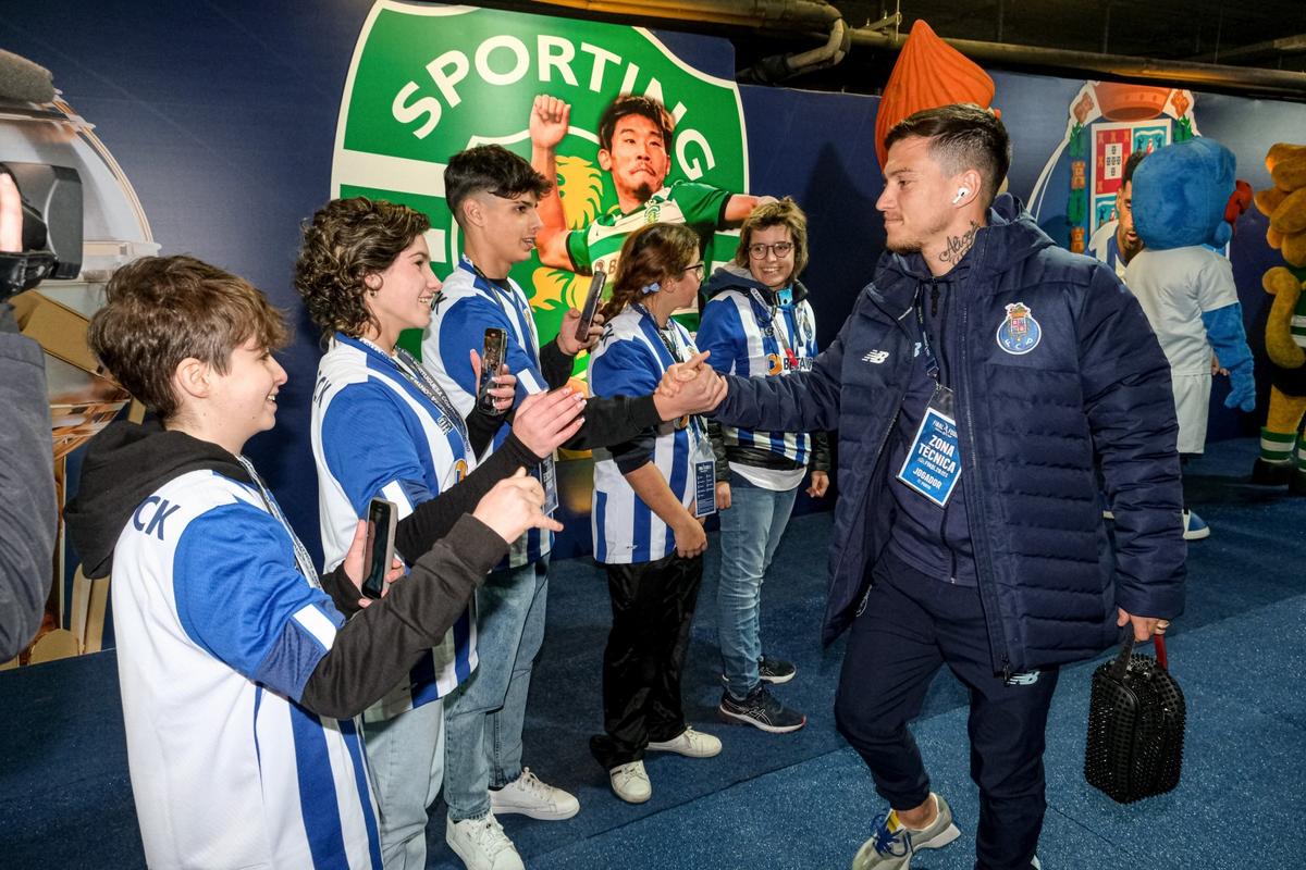 Jogadores da Final recebidos pelos Resistentes