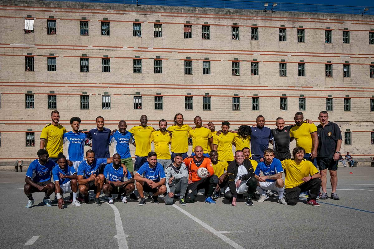Iniciativa “Futebol sem Muros” leva Embaixadores da Liga Portugal ao Estabelecimento Prisional da Carregueira