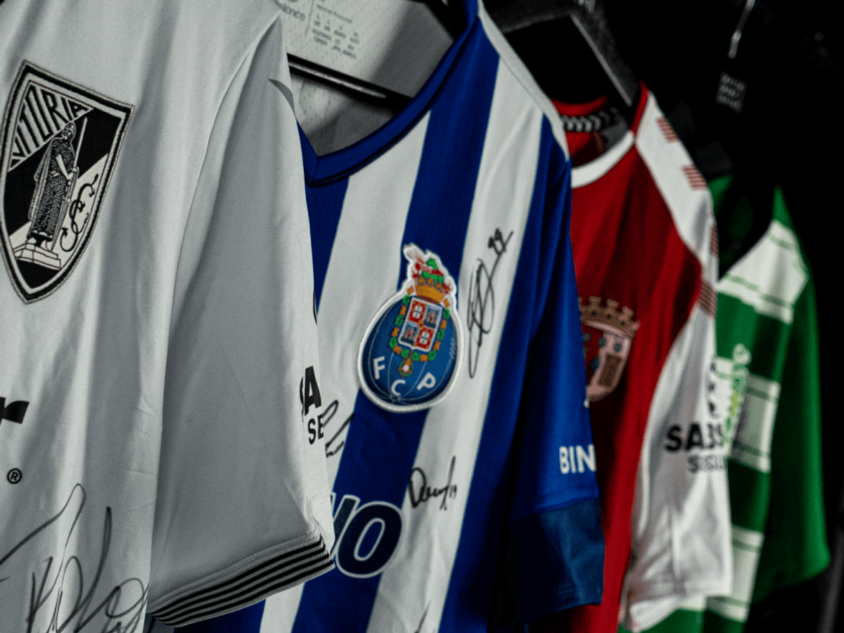 Leilão da MatchWornShirt reverte para a Fundação do Futebol - Liga Portugal