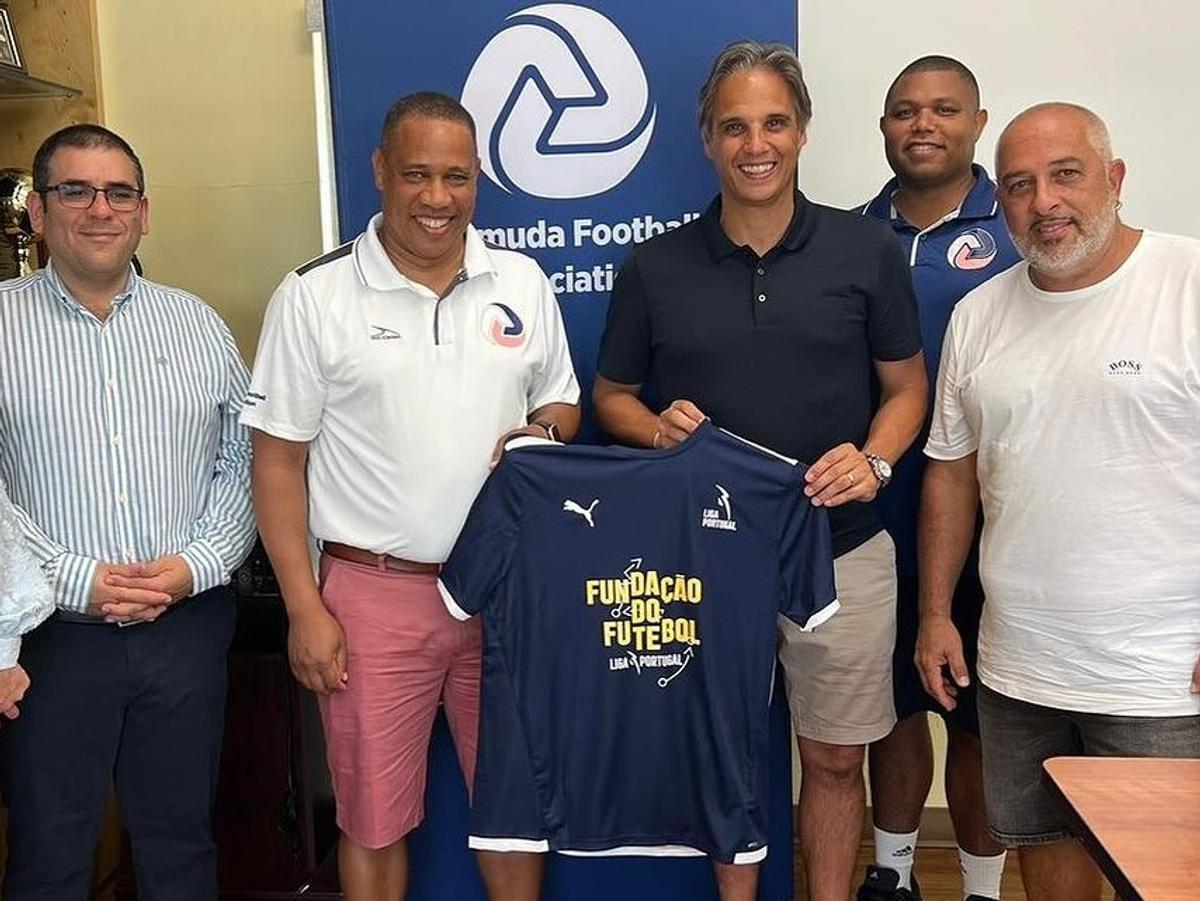 Nuno Gomes recebido pela Bermuda Football Association