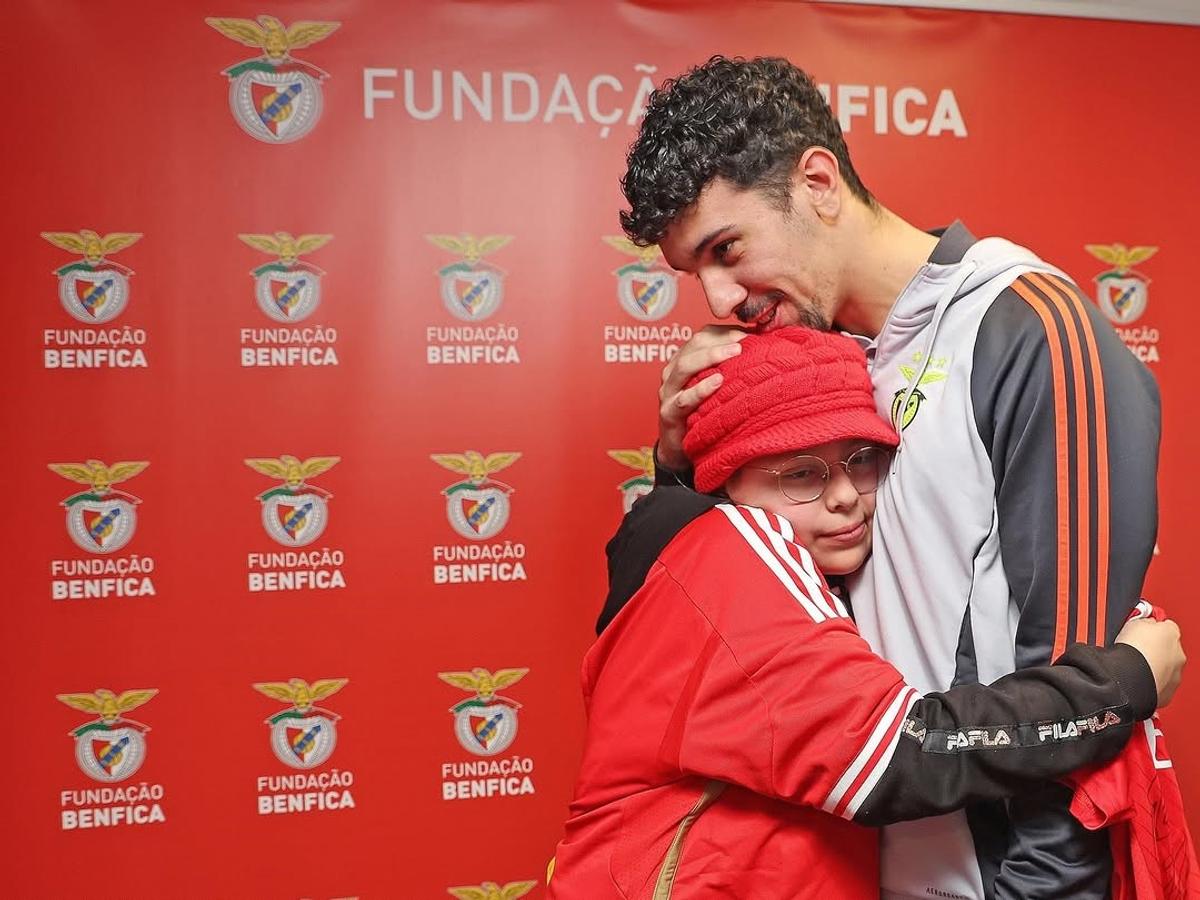 Fundação Benfica concretiza sonho de jovem do “Esta Bata Tem Poderes” 